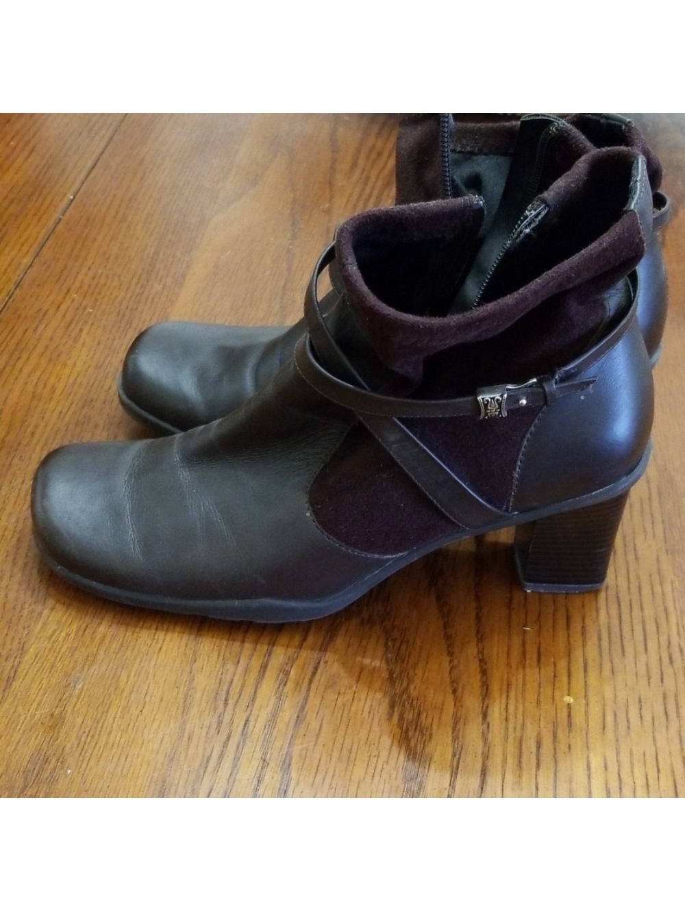 BareTraps Women's Dark Brown Leather and Fabric Zip-Up Ankle Boots Size 7.5